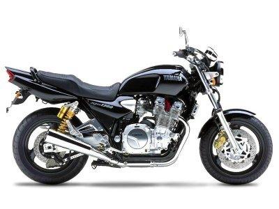 Moto_Yamaha-XJR-1200-1300-avant-2002